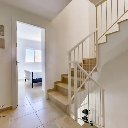 Montesol Con Vistas Al Mar Y Montana