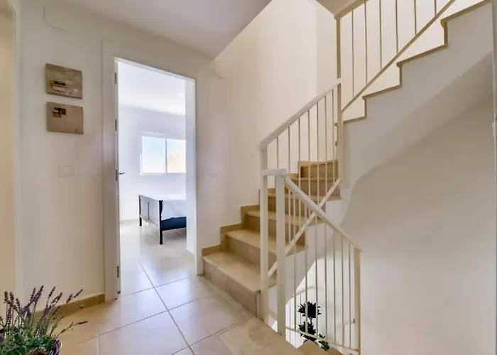 Montesol Con Vistas Al Mar Y Montana